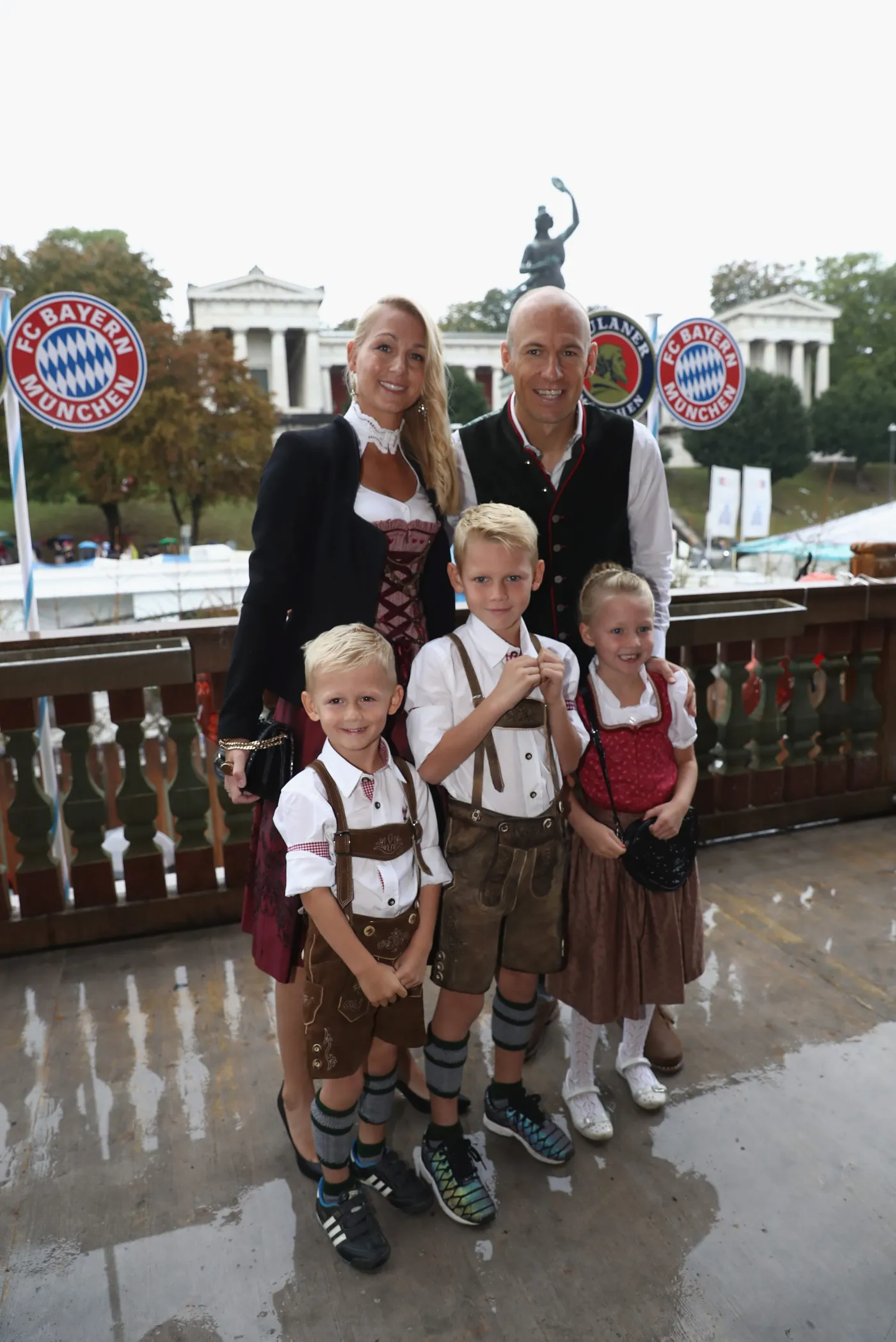 9494849-arjen-robben-z-rodzina.jpg