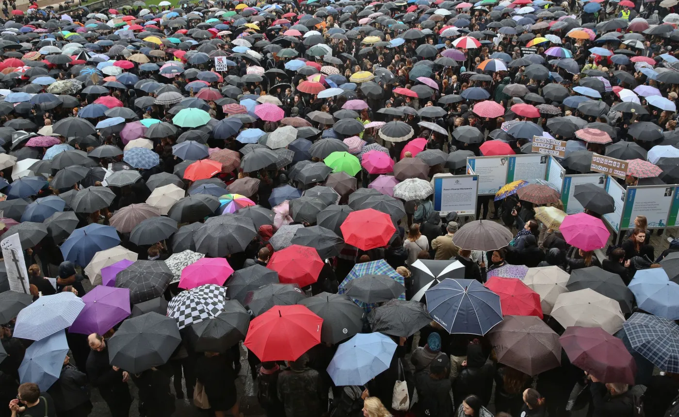 9497718-protest-na-placu-zamkowym.jpg