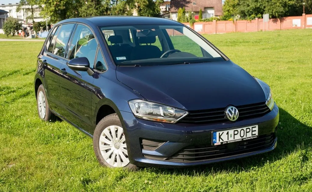 9476455-volkswagen-golf-sportsvan.jpg