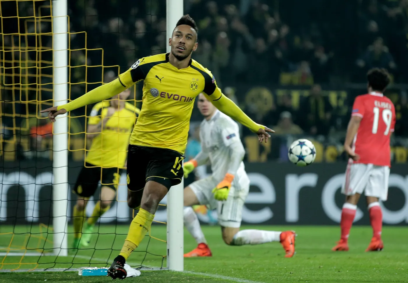Liga Mistrzów: Benfica w rewanżu rozbita w pył. Borussia w ćwierćfinale. 