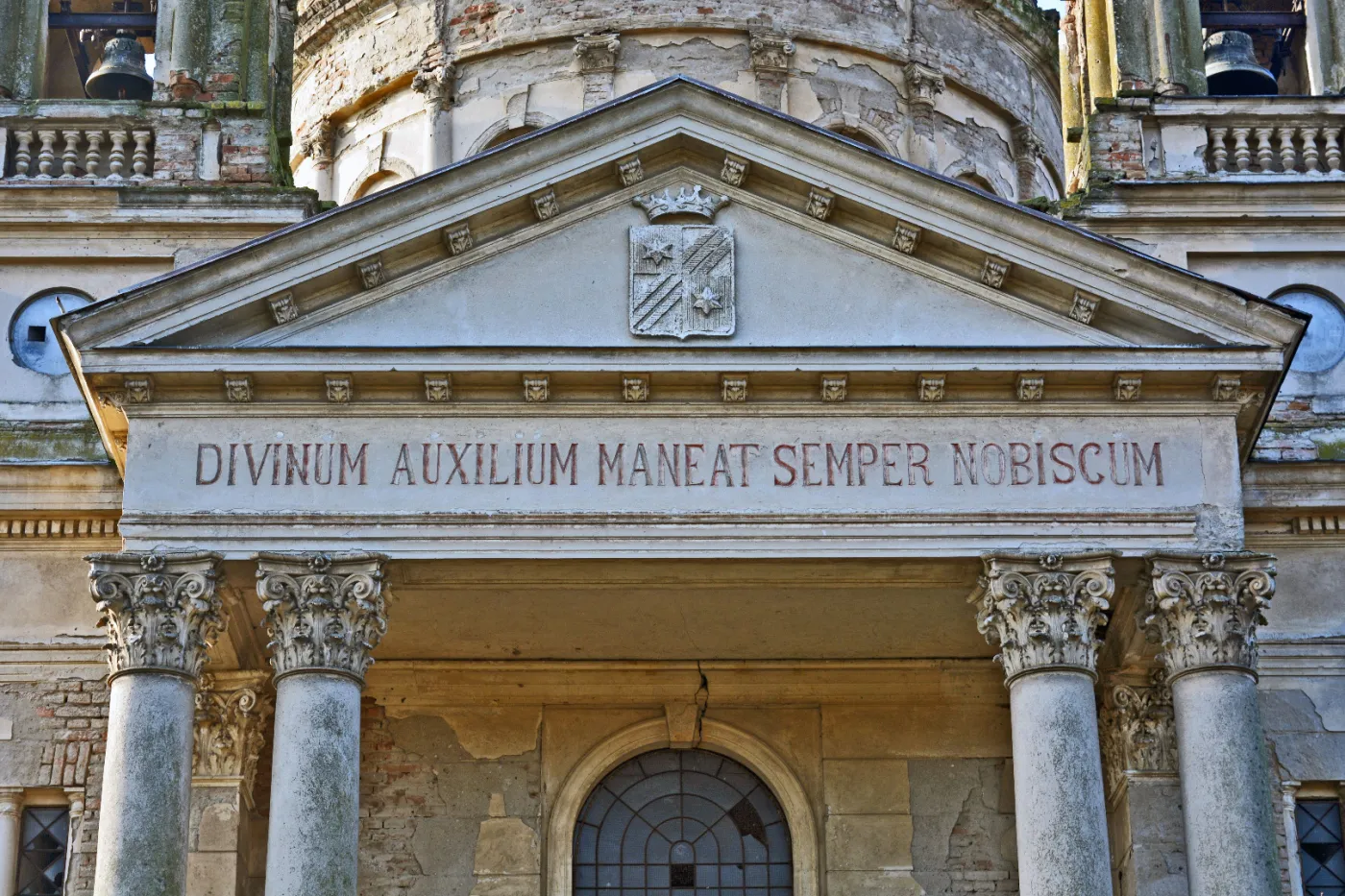 9963323-majestatyczne-mistyczne.jpg