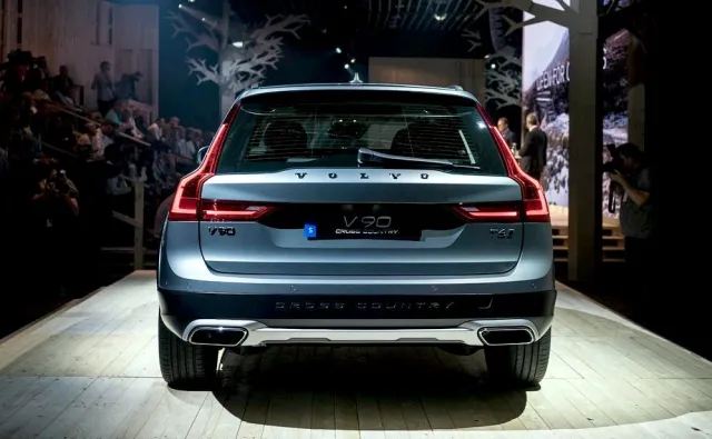 Volvo V90 Cross Country już w Polsce. Nowość 4x4 znacznie tańsza niż SUV