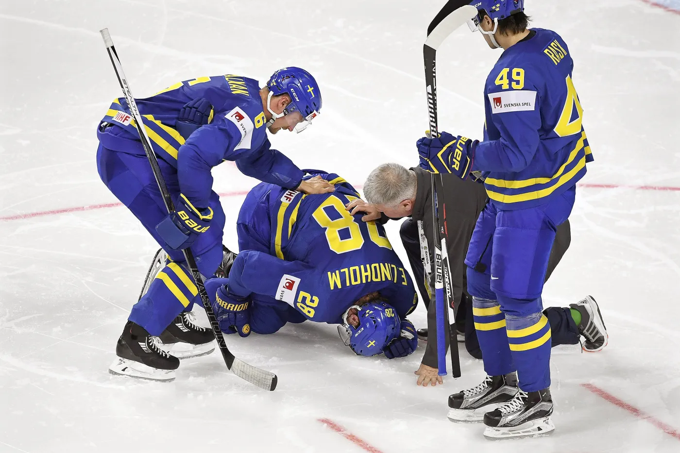 10124416-elias-lindholm-w-srodku.jpg
