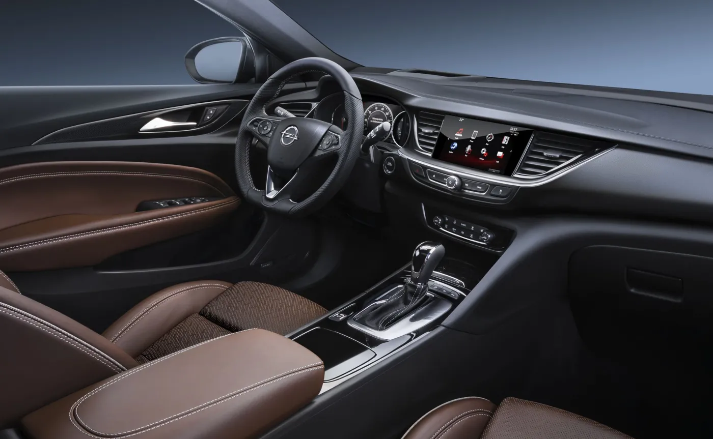 Opel insignia grand sport - kierowca siedzi o 3 cm niżej niż w poprzedniej generacji insigni