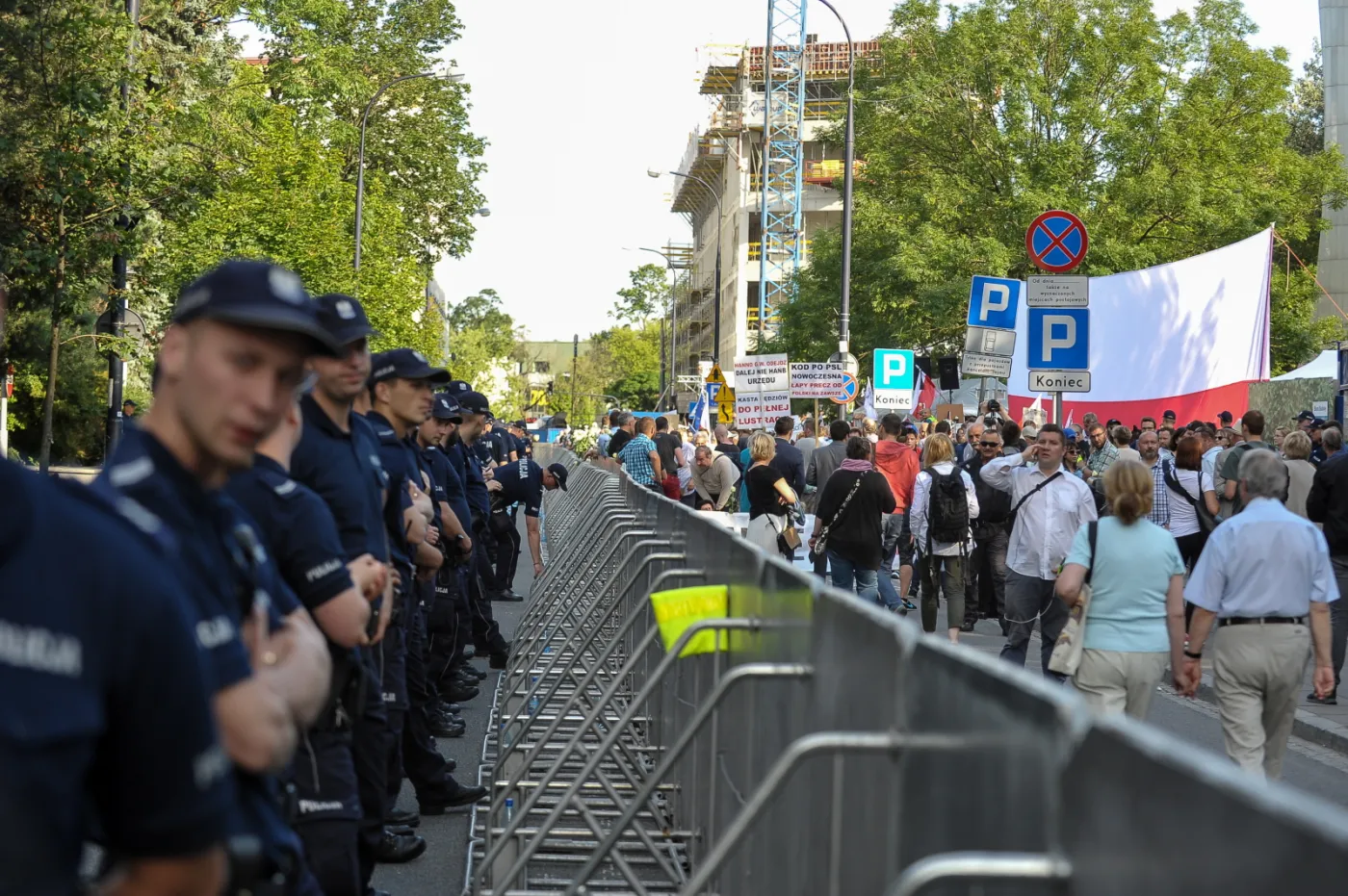 10321354-zabezpieczenie-protestu.jpg