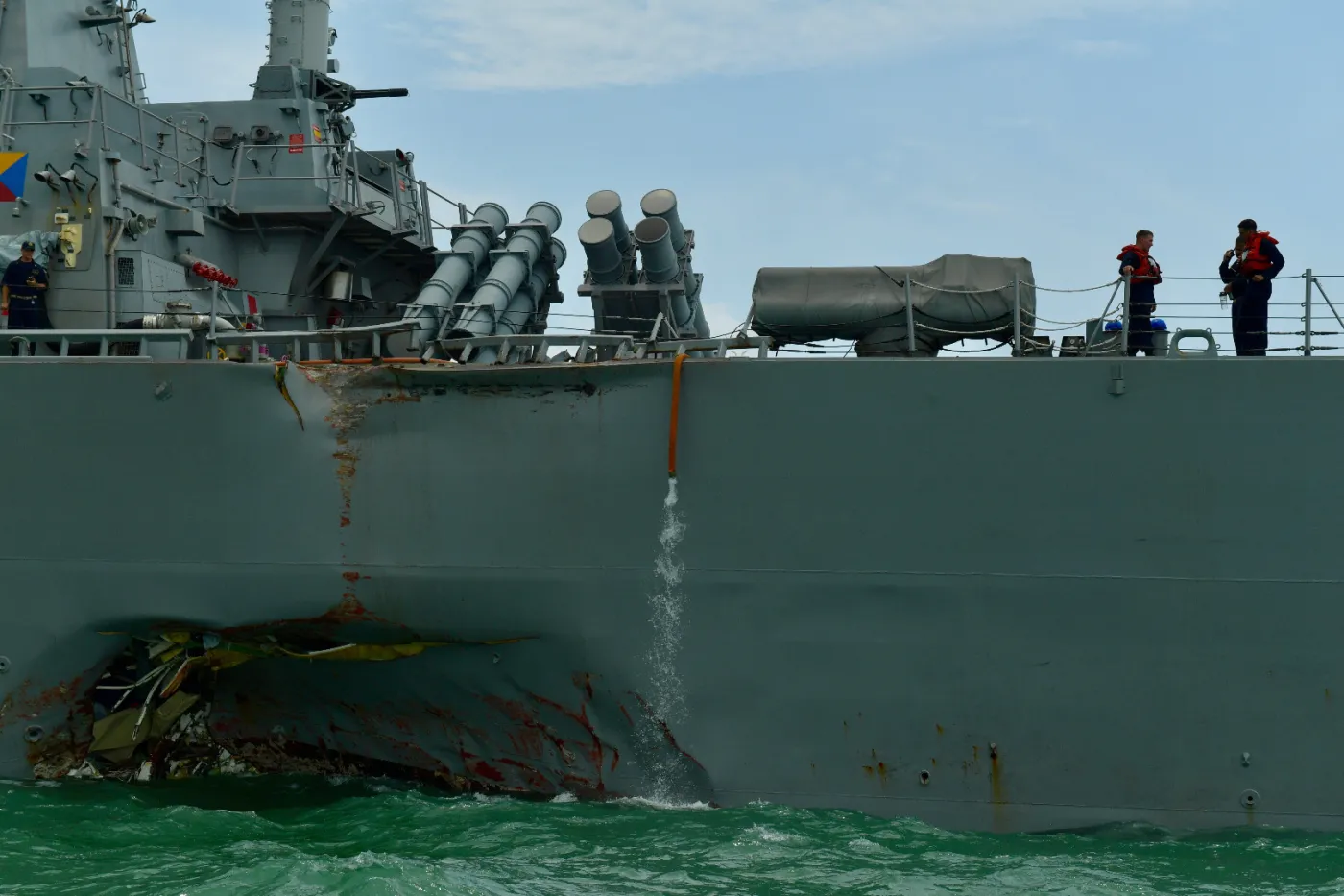 10388247-uszkodzony-okret-us-navy.jpg