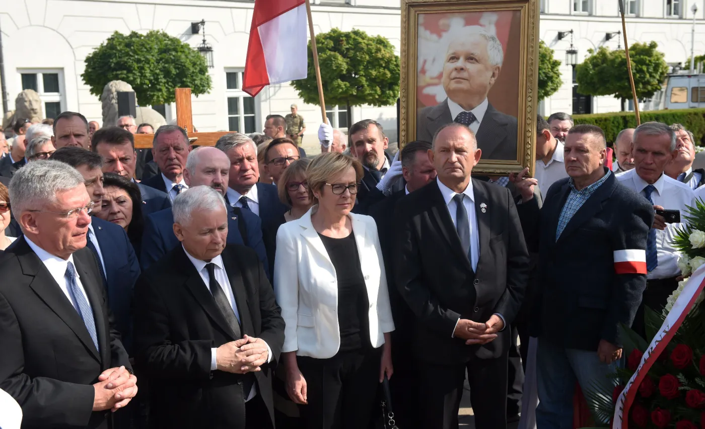 Modlitwa przed Pałacem
