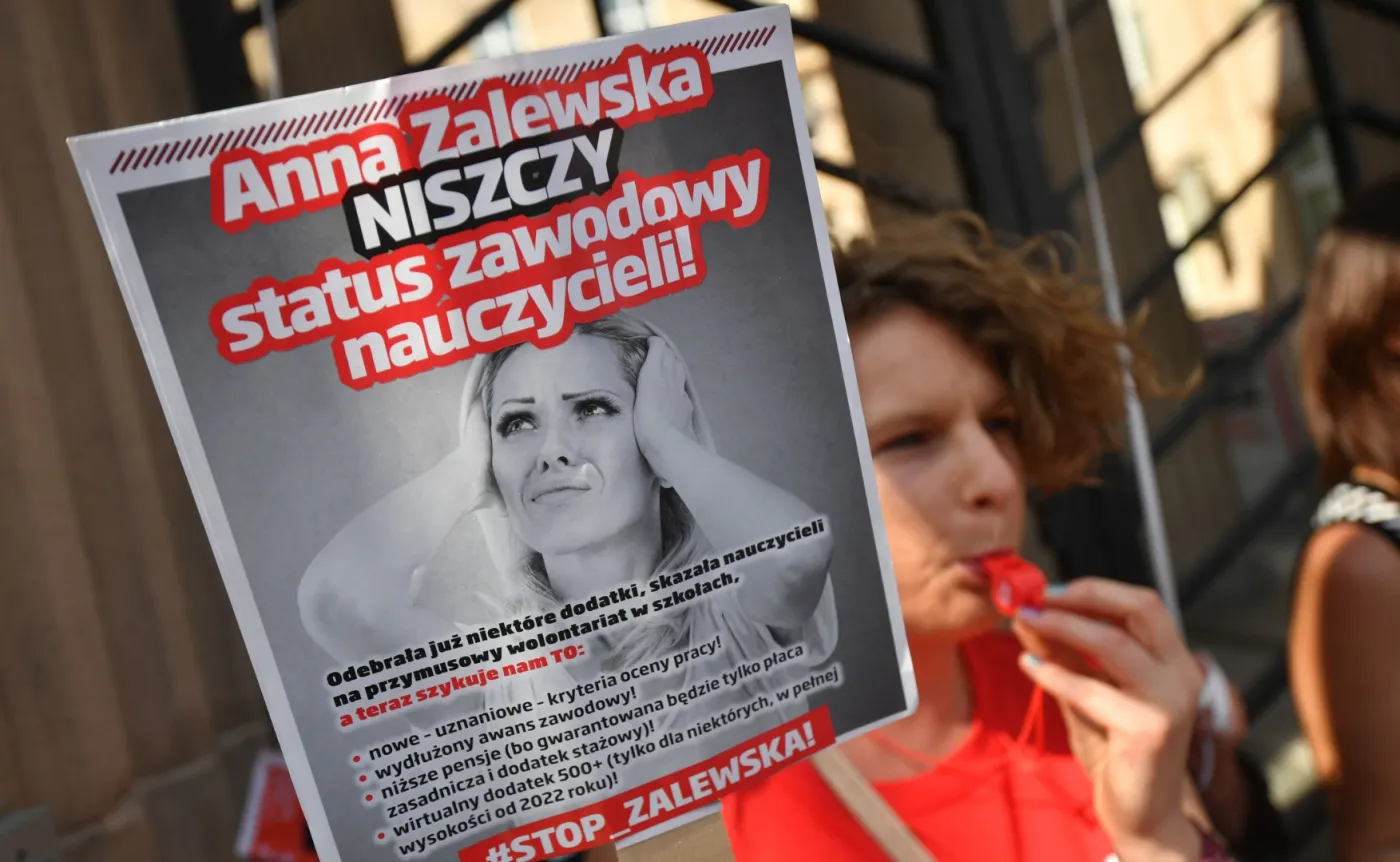 10920514-nauczyciele-na-protescie.jpg