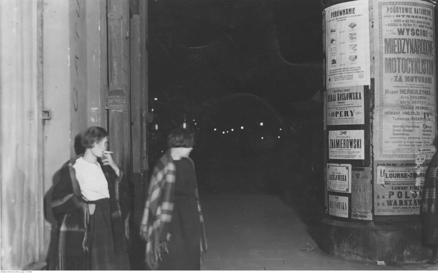 Dwie prostytutki na ul. Marszałkowskiej / 1925 rok
