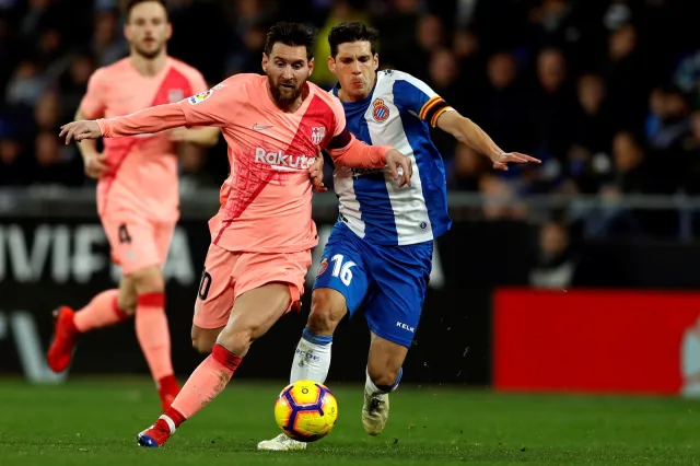 Liga hiszpańska: Piękne gole Messiego, cudowne bramki Dembele i Suareza. Espanyol bezsilny w derbach Barcelony