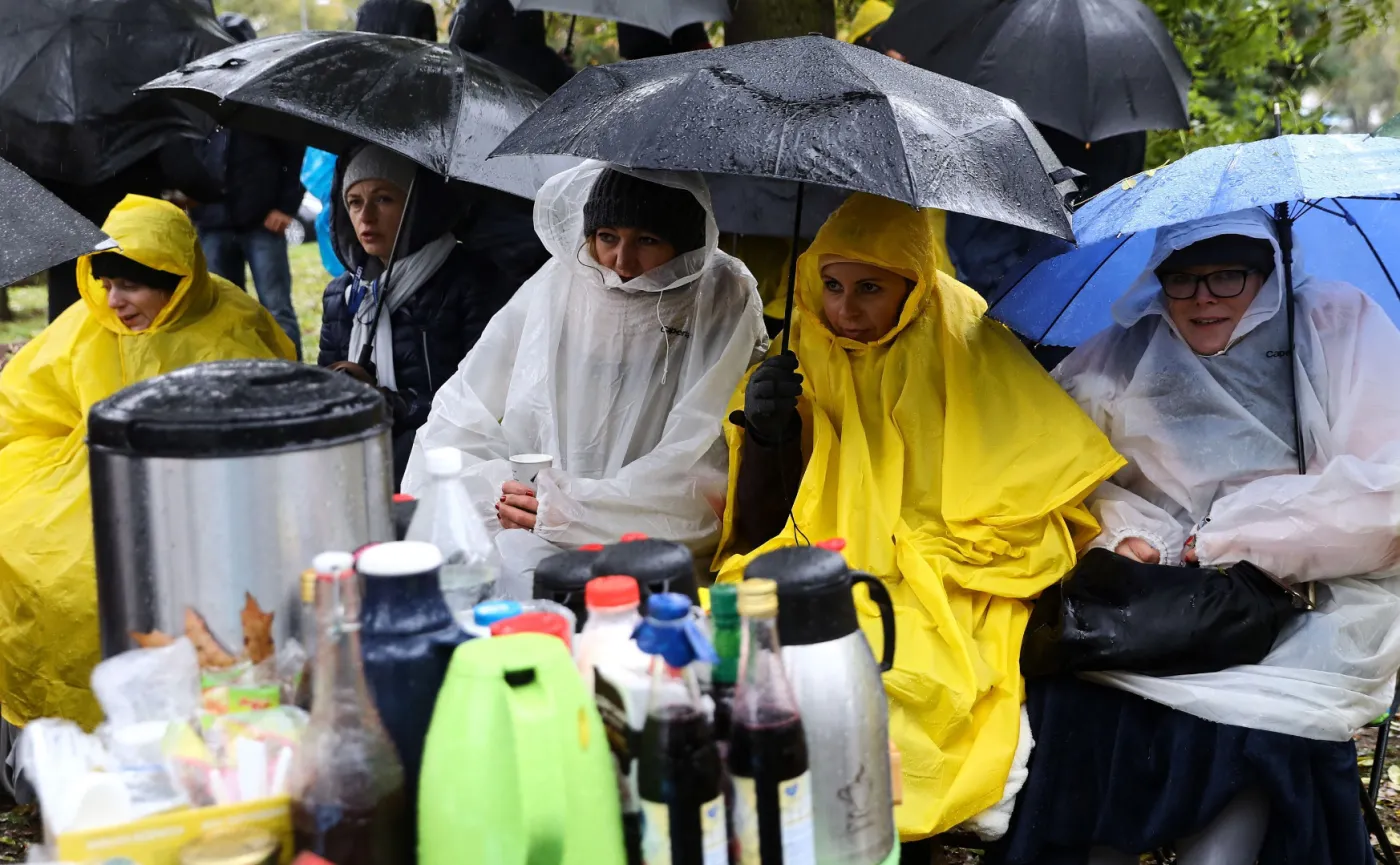 Strajk w PLL LOT. Do protestujących i prezesa Milczarskiego pojechali posłowie PO