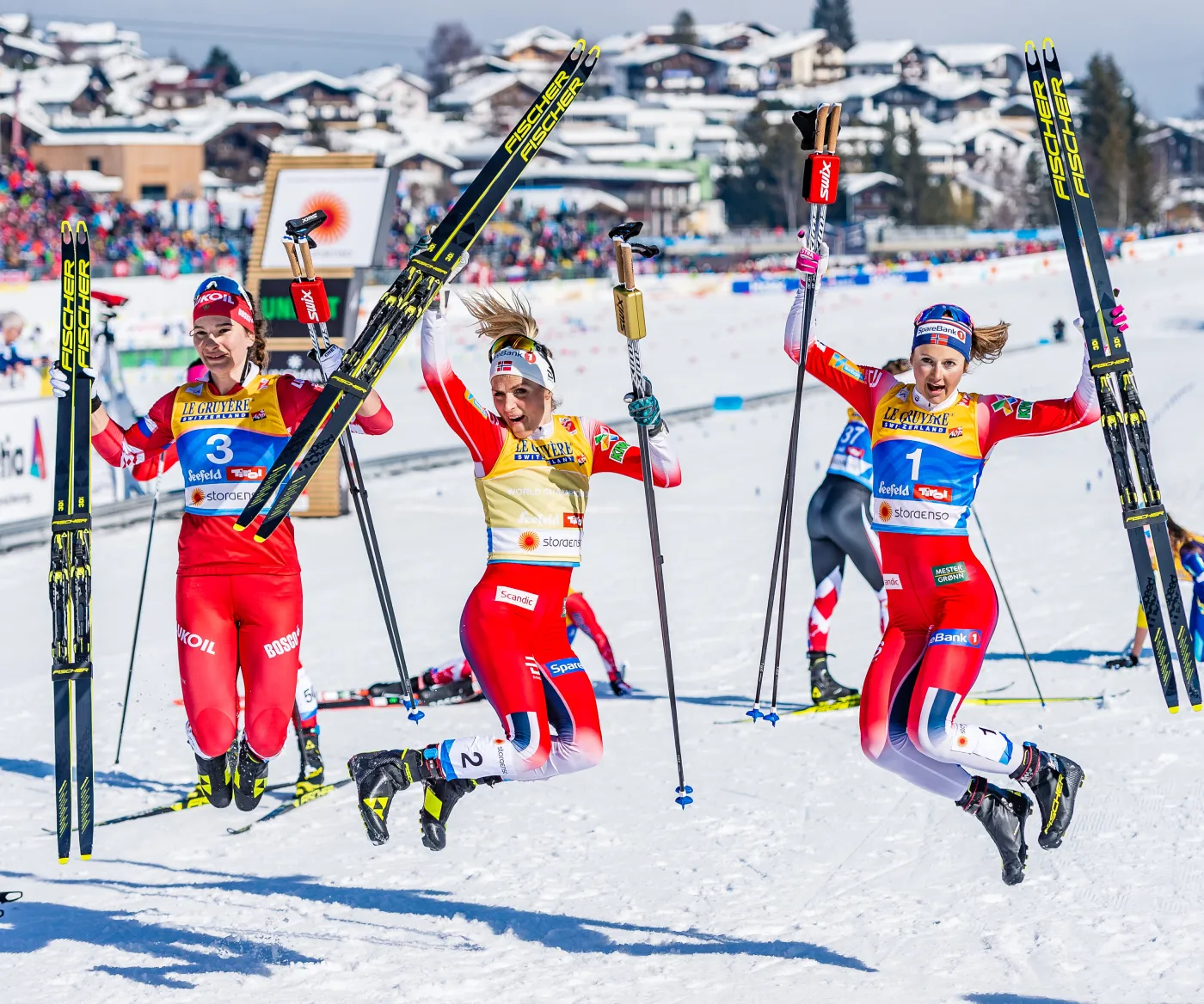 Therese Johaug (w środku)