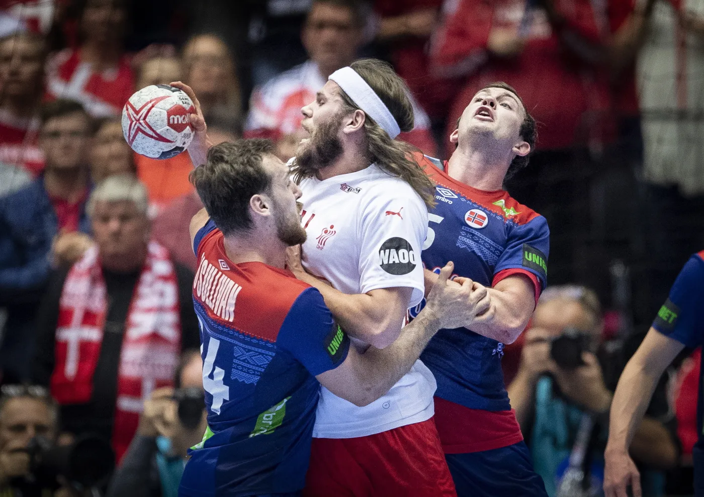 Mikkel Hansen (w środku)