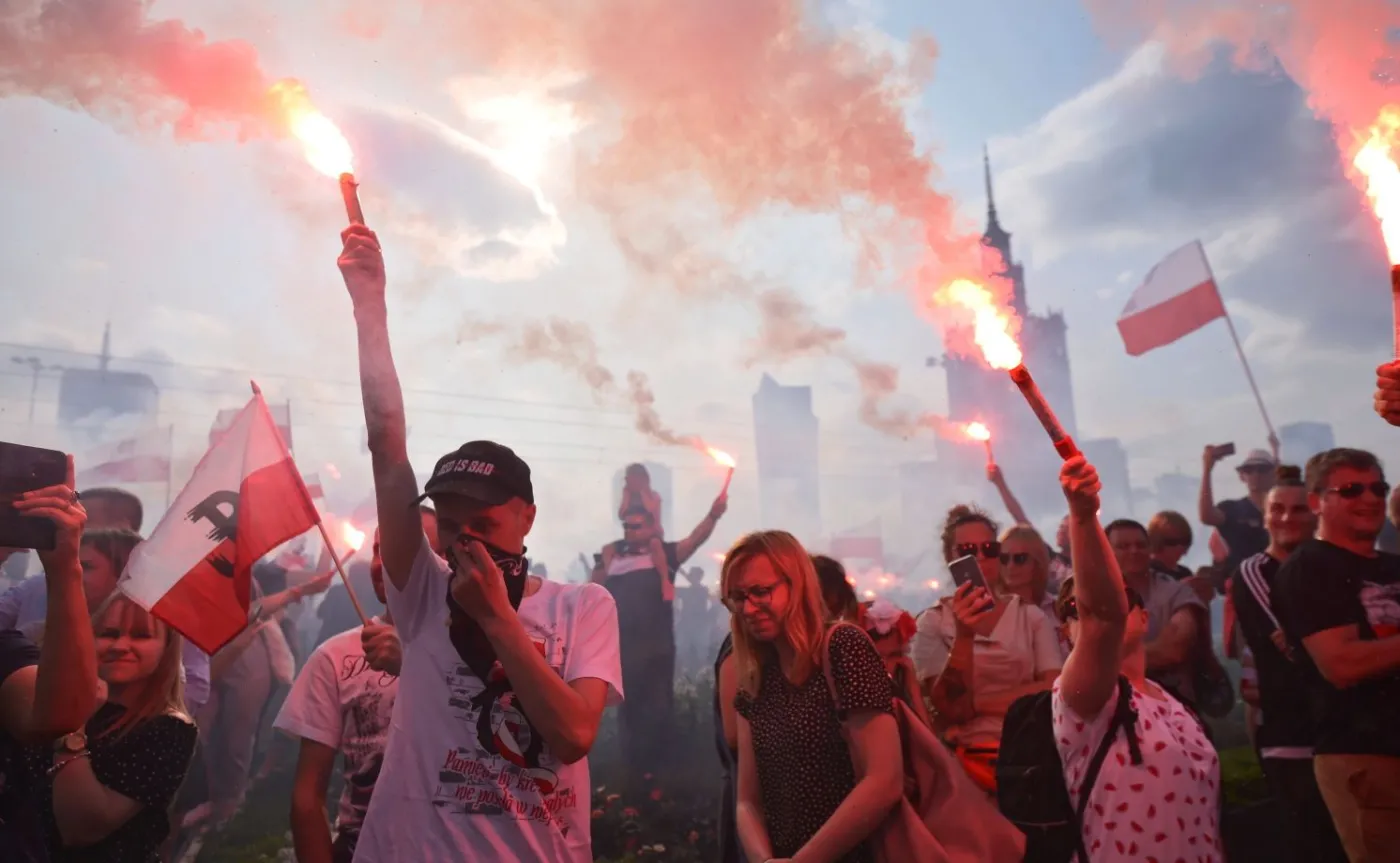12498939-warszawiacy-w-godzine-w.jpg
