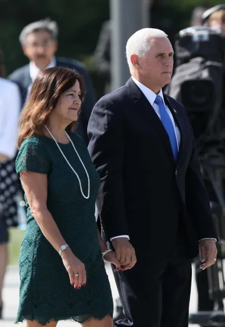 12568324-mike-pence-karen-pence.jpg