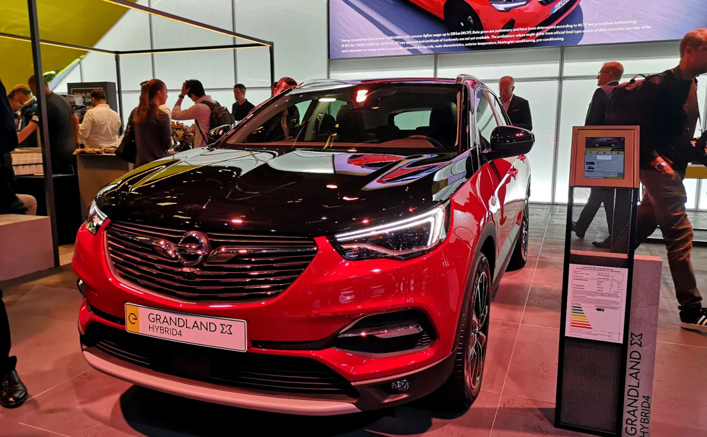 Opel Grandland X Hybrid4 