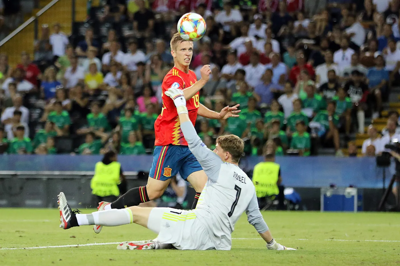 Dani Olmo strzela gola