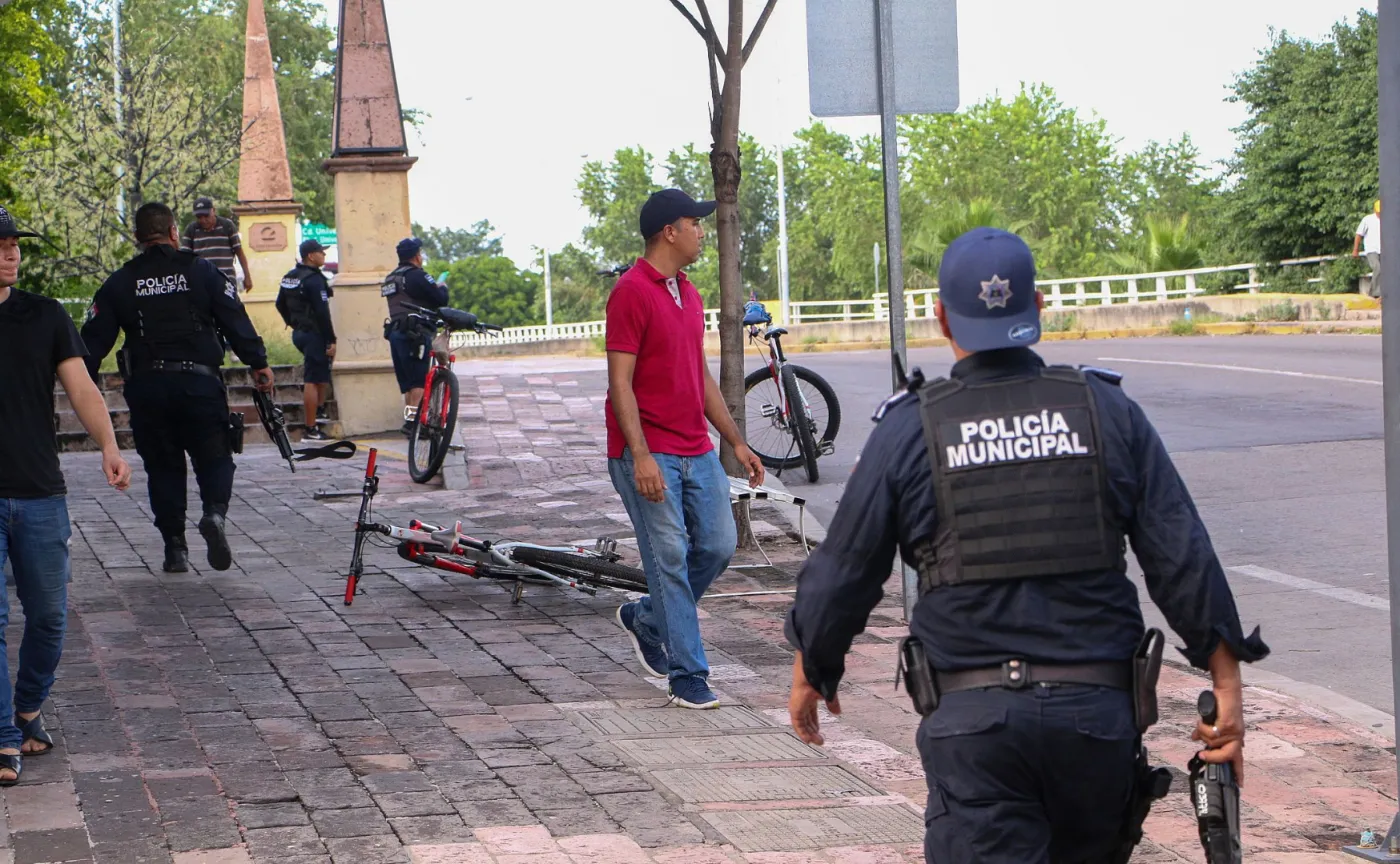 12686858-meksykanscy-policjanci.jpg