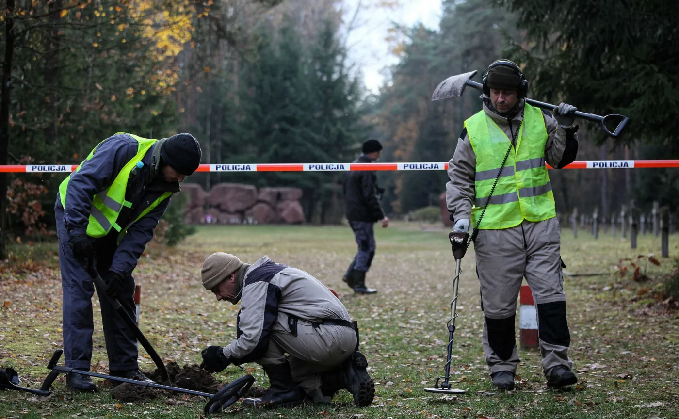 12740418-eksperci-podczas-prac.jpg