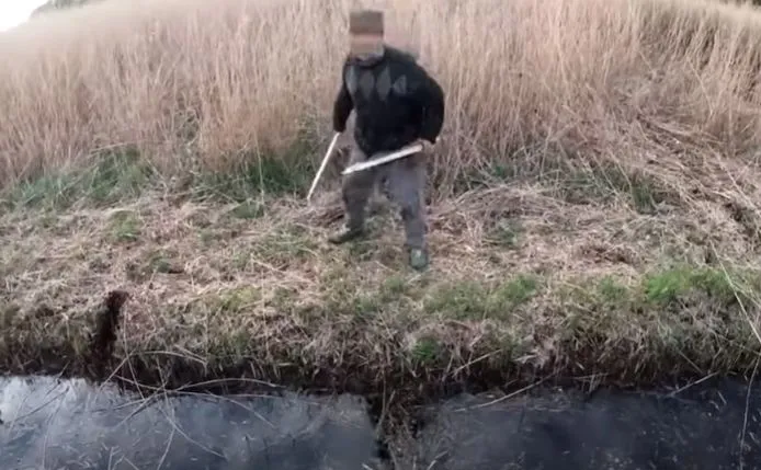 Mistrz Polski zniszczył rolnikowi łąkę. Teraz twierdzi, że to była 'ustawka"