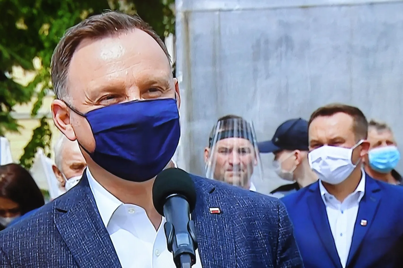 Poparcie dla Dudy spada. Zagraża mu nie tylko Trzaskowski [NOWY SONDAŻ WYBORCZY]