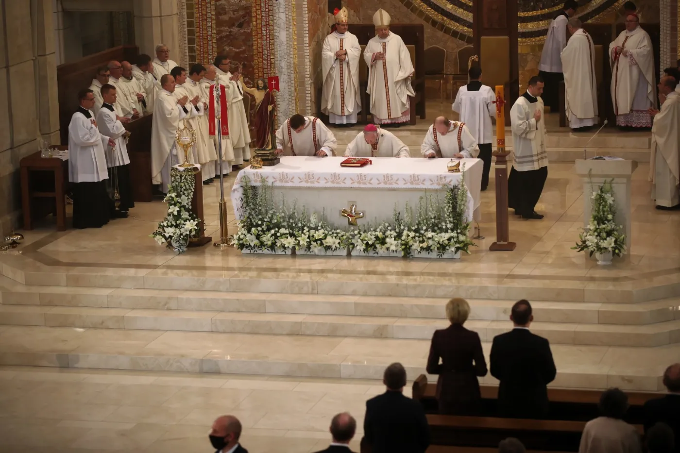Msza w rocznicę 100. urodzin Karola Wojtyły. W sanktuarium prezydent, premier i szef PiS