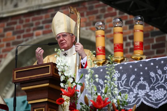 Abp Jędraszewski o "uwłaczających ideologiach": Spoza naszego kraju dochodzą groźby...