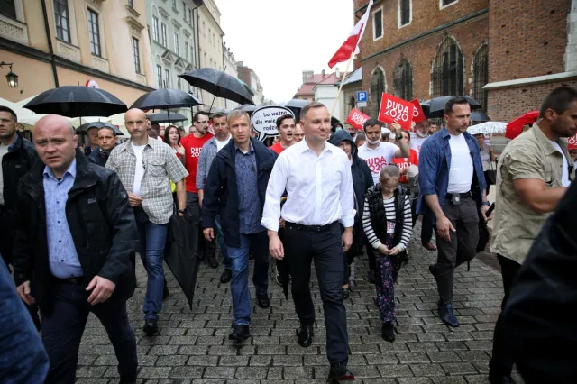 Mucha tłumaczy słowa Dudy: Nikt nie łączył śmierci z powodu koronawirusa z rządami PO-PSL [WIDEO]