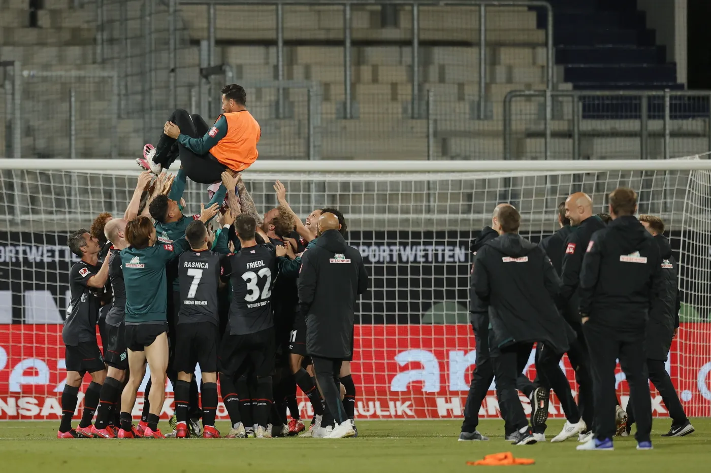 Werder Brema utrzymał się w Bundeslidze. FC Heidenheim zostaje w drugiej lidze