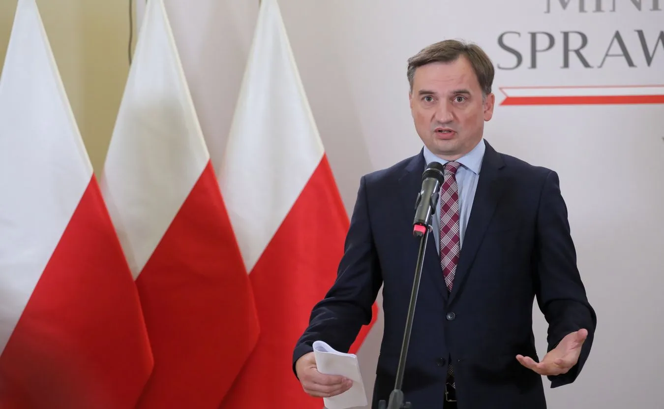 Ziobro obiecuje finansowe wsparcie. Gminy ze "strefami wolnymi od LGBT" straciły środki z UE