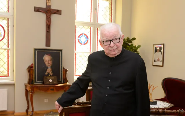 Kardynał Gulbinowicz straci Order Uśmiechu