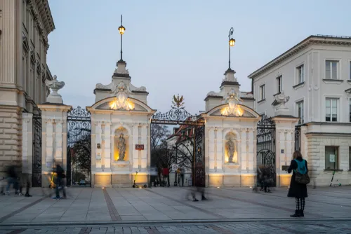 Część uczelni przywraca pierwsze zajęcia stacjonarne. Co się zmieniło?