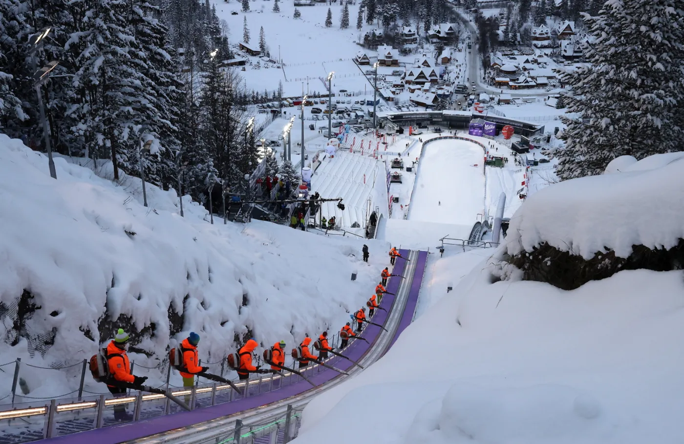 Zakopane: 50 mandatów i 21 wniosków do sądu dla kibiców skoków