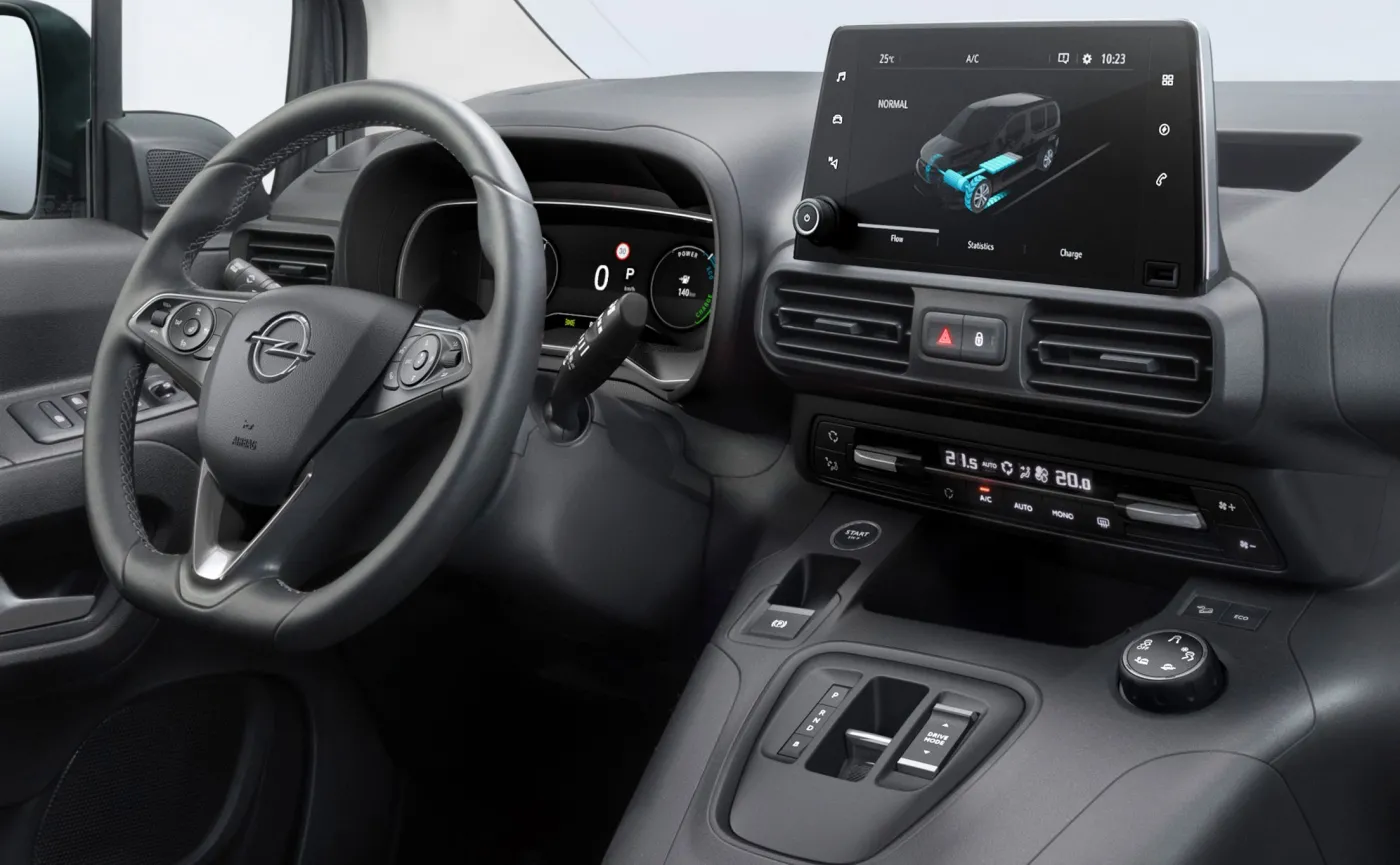 Opel Combo‑e Life wjeżdża do gry. Ogromny bagażnik i elektryczny napęd