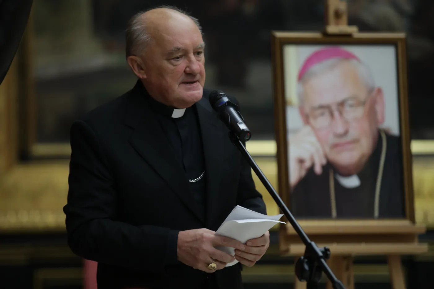 Kardynał Nycz zasłabł podczas mszy i trafił do szpitala. W jakim jest teraz stanie?