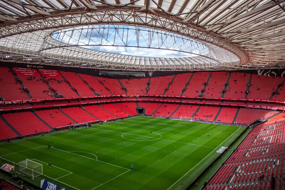 Gdzie Polacy zagrają na Euro? UEFA zwleka z decyzją
