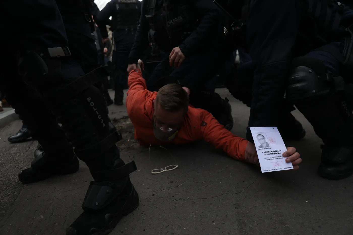 Awantury w rejonie Pl. Piłsudskiego. Paweł Tanajno zatrzymany [WIDEO]
