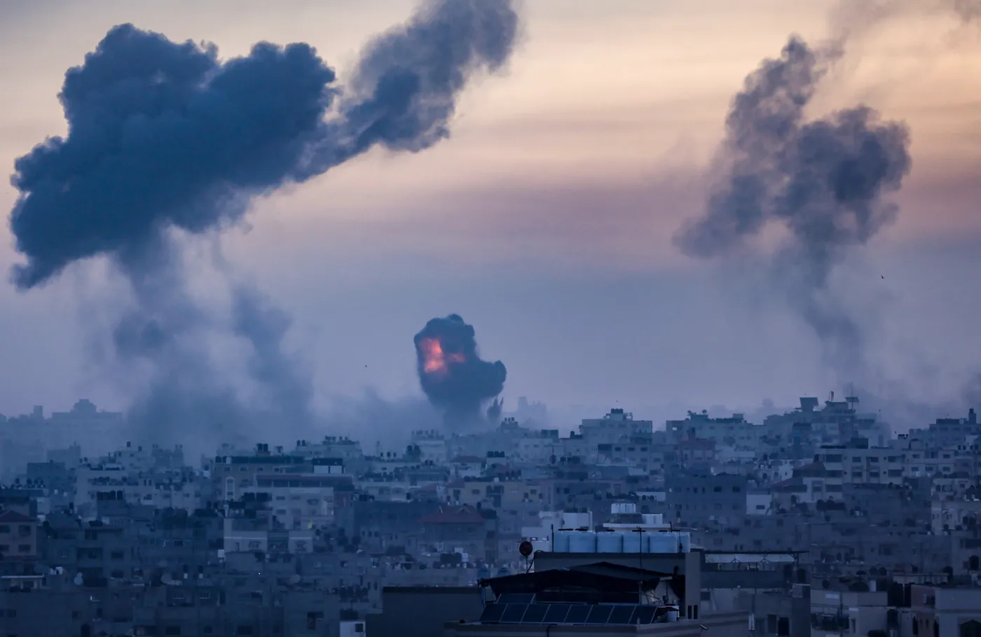 Hamas i Islamski Dżihad atakują Izrael rakietami. Tel Awiw odpowiada nalotami