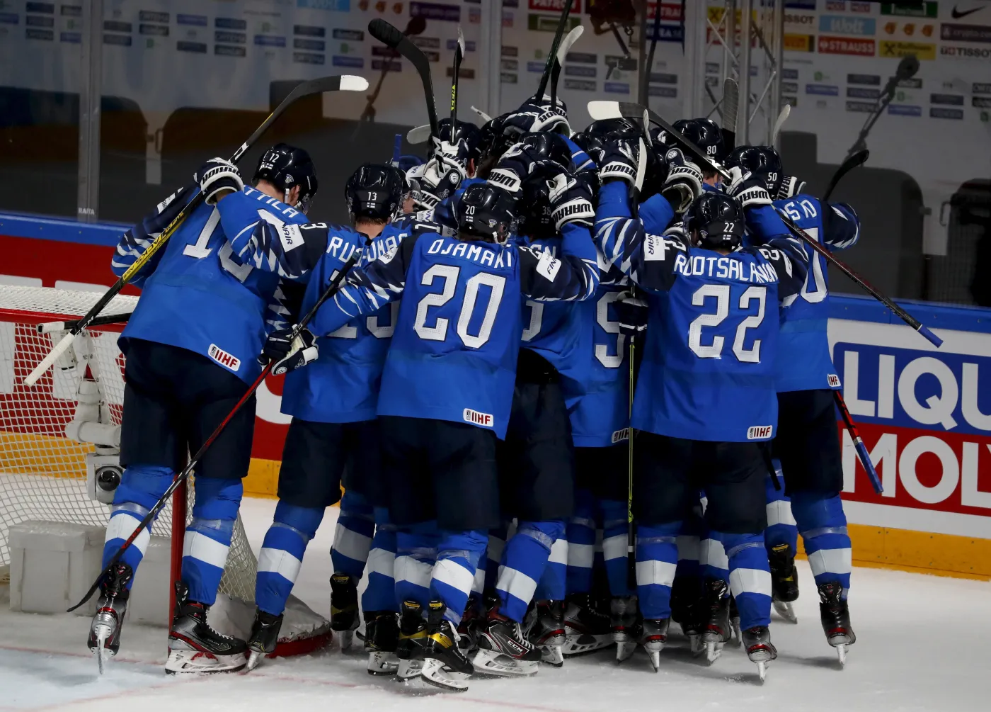Finlandia w finale MŚ w hokeju zagra z Kanadą