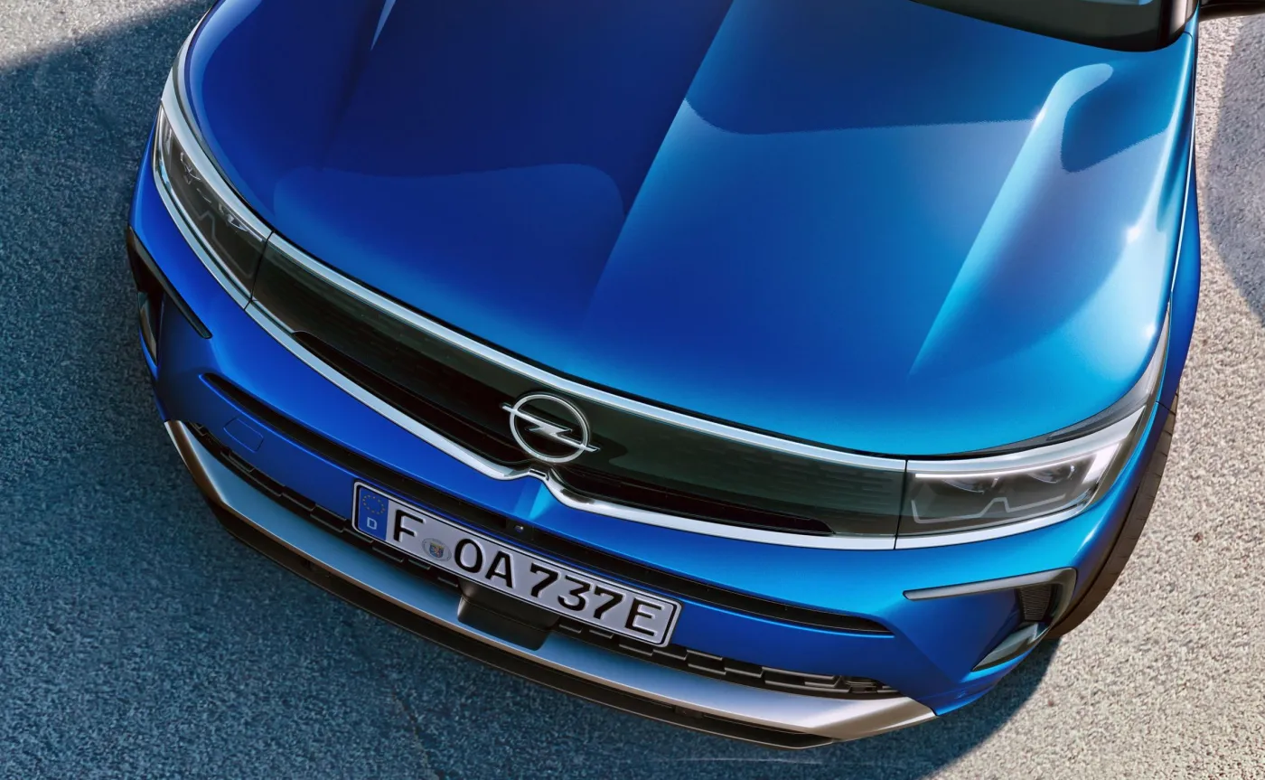 Oto Opel Grandland z nową twarzą, chirurg ciął głęboko