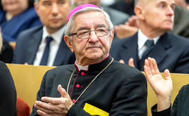 Abp Głódź został sołtysem w Piaskach