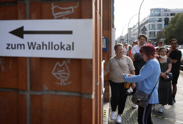 Bomba w Wuppertalu rozbrojona. Chaos wyborczy w Berlinie