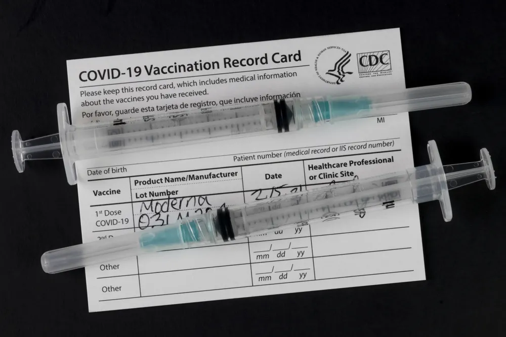 Włoski ekspert: Przepustkę sanitarną należy wydawać tylko zaszczepionym