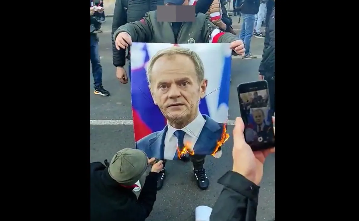 Podczas Marszu Niepodległości spalono zdjęcie Donalda Tuska. Przewodniczący PO komentuje