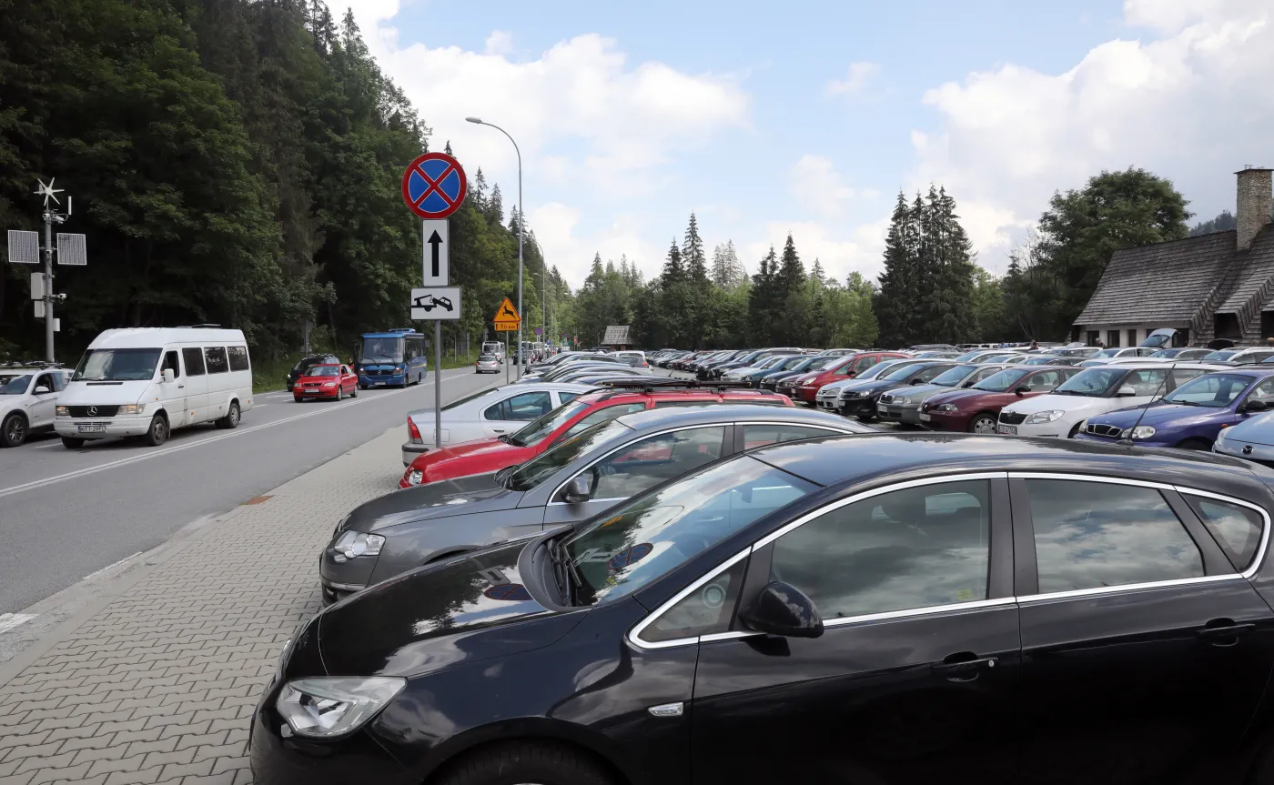 Afera parkingowa przed Morskim Okiem. "Za gotówkę do ręki"