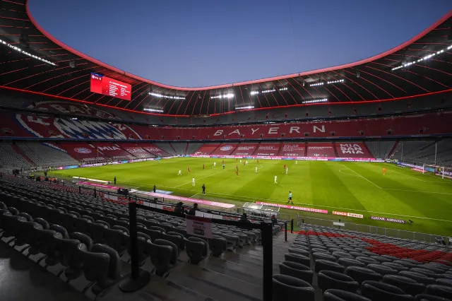 Liga Mistrzów. Puste trybuny na meczu Bayernu z Barceloną