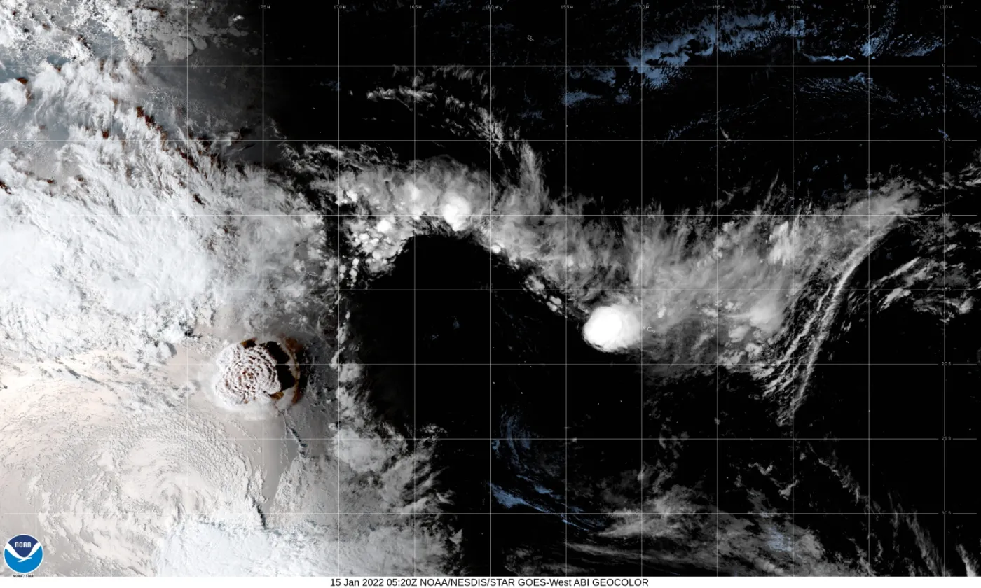 Dwie osoby utonęły po nadejściu fali oceanicznej wywołanej erupcją wulkanu