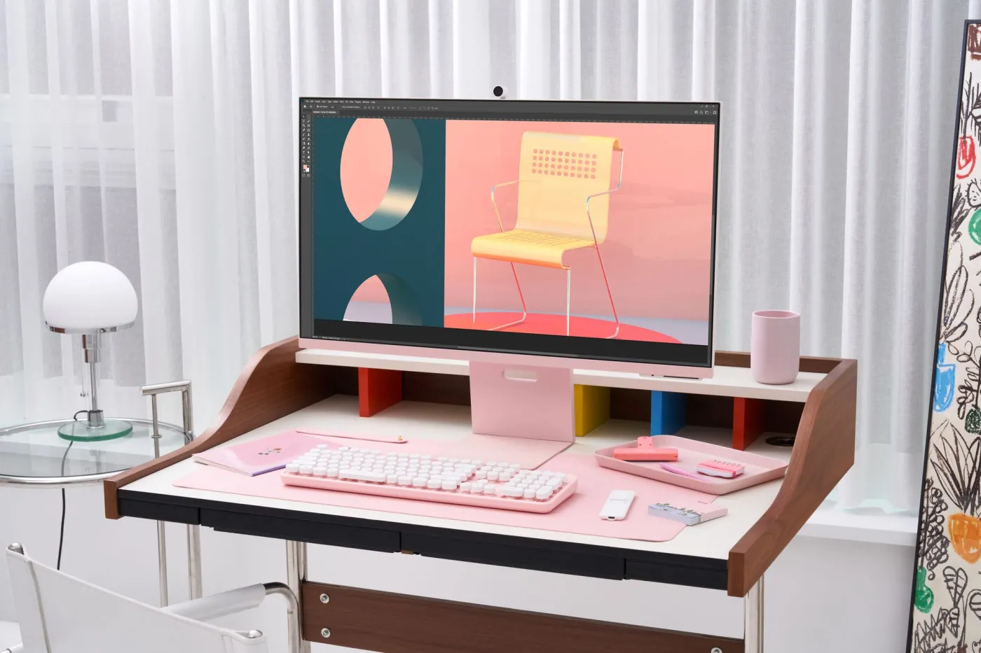 Samsung M8. Biurowy monitor, który lubi się z laptopami
