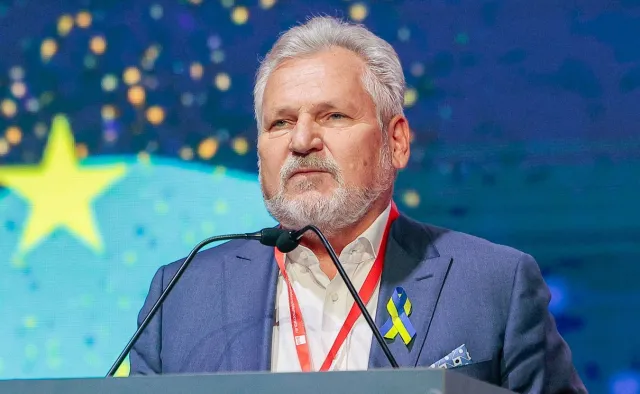 Kwaśniewski: Groźba trzeciej wojny światowej jest bardziej realna niż kiedykolwiek