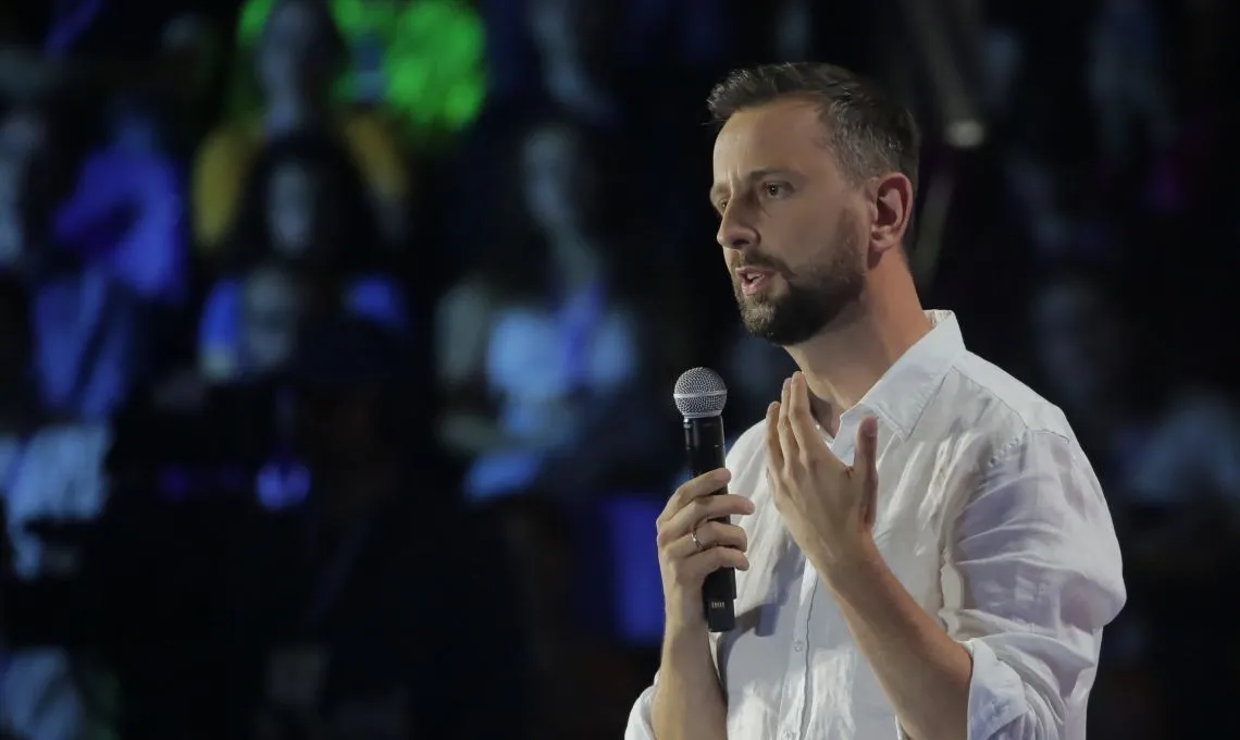 "Cynik", "tchórzy i kłamie". Ostre starcie między ministrem zdrowia a szefem Ludowców. Chodzi o leczenie SMA